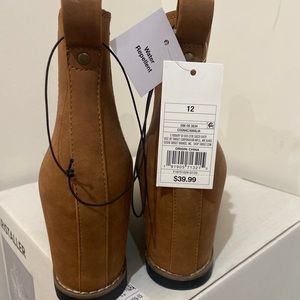 ✨ NWT Universal Thread Congac wedges boots✨